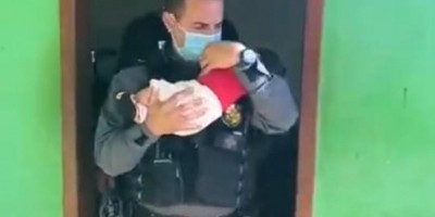 Mãe deixa bebê de 2 meses como ‘garantia de dívida’ em boca de fumo e perde a...