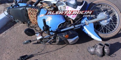 Mototaxista é socorrido à UPA após ser atingida por carro no Centro de Rolim de Moura