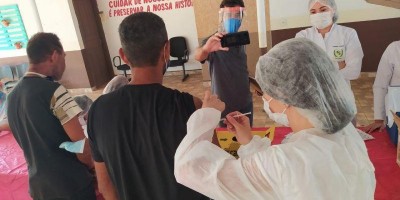 Rolim de Moura: Moradores de rua são vacinados contra COVID-19
