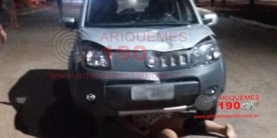 Mulher fica embaixo de carro após ser atropelada em Ariquemes