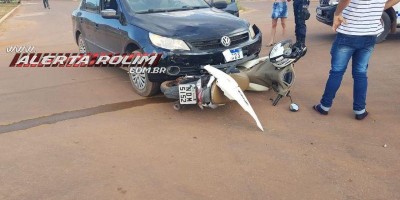 Mulher é socorrida após sua moto ser atingida por carro no Bairro Boa Esperança em...