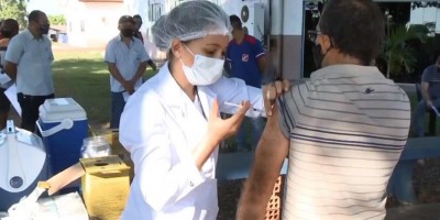 Mais de 1,8 mil trabalhadores das indústrias já foram vacinados contra covid-19 em...