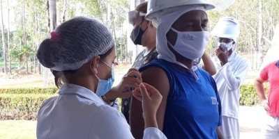 Mais de 2 mil trabalhadores já foram vacinados contra a COVID-19 em Rolim de Moura nesta...
