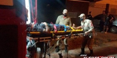 Motociclista é socorrido pelo Corpo de Bombeiros, após perder controle de motocicleta e...