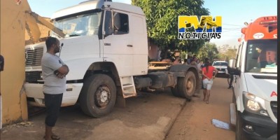 Idoso é socorrido em estado grave após ser atropelado por caminhão conduzido por menor...