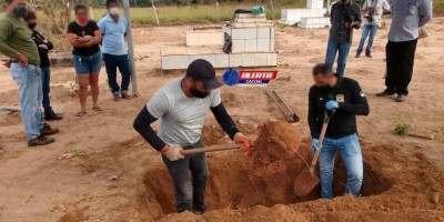 Homem morto há 18 anos tem corpo exumado pela polícia após suspeito confessar crime em...