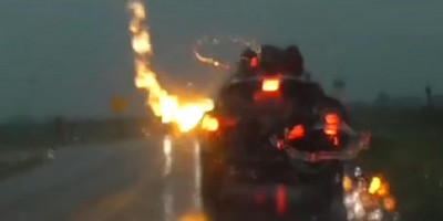 Vídeo flagra momento em que raio atinge carro com crianças nos EUA; veja o vídeo