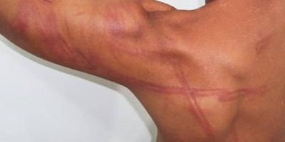 Mulher espanca namorado após ler mensagem de suposta amante no celular