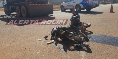 Grave acidente de trânsito entre caminhão e motocicleta é registrado na tarde desta...