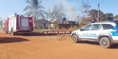 Família pede ajuda após ter casa destruída por incêndio em Rolim de Moura