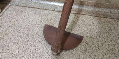 Mulher agride ex-marido com enxadada e tapas no rosto