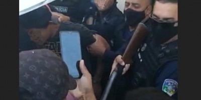 Vídeos mostram população querendo 'linchar' acusado de estuprar criança em Ji-Paraná