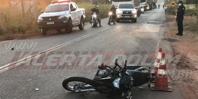 Motociclista é arremessado para baixo de carreta após ser atingido por carro na RO-010...