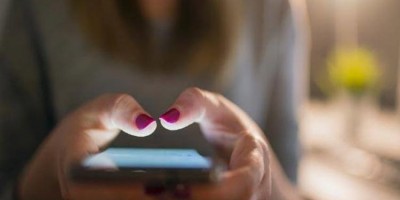 Mulher vê mensagem de amante no celular do marido e, ao cobrar satisfação, acaba...