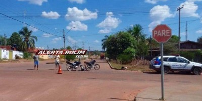 Mulher fica ferida após colisão entre duas motos em Rolim de Moura