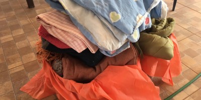 Rolim de Moura: Pessoas em situação de rua recebem agasalhos e alimentos