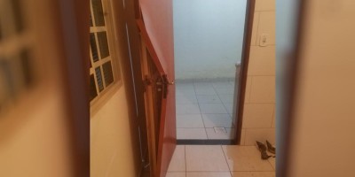 Ex-marido é preso ao arrombar porta de casa e ameaçar matar mulher