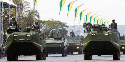 Tanques blindados vão 'desfilar' em Brasília no mesmo dia em que Câmara deve votar PEC...
