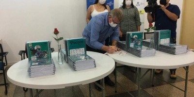 SEMEC de Rolim de Moura agradece SEBRAE por doações de livros para alunos do 5.º ano