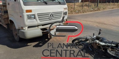 Colisão entre motocicleta e caminhão deixa uma pessoa gravemente ferida em Ji-Paraná