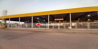 Bandidos encapuzados invadem supermercado e arrombam cofres