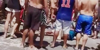 Adolescente de 15 anos leva surra da população após assaltar mulher