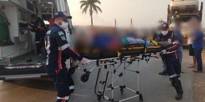 Motociclista de 20 anos morre após colidir em carreta na BR-364 em Ariquemes
