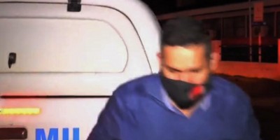 Vídeo de “atropelamento” de repórter de Cacoal por viatura da PM durante gravação...
