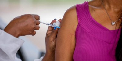 Com variante delta se espalhando no Brasil, Governo de RO pede que população complete...