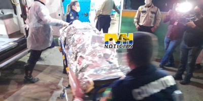 Mulher é alvejada com tiro nas costas no lugar filho em tentativa de assassinato em...