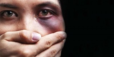 Mulher é encontrada nua, desacordada e com lesão na cabeça dentro de residência em...