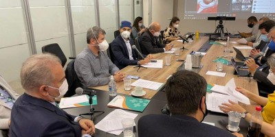 Governo de RO anuncia que aplicará 3ª dose da vacina contra covid em idosos e...