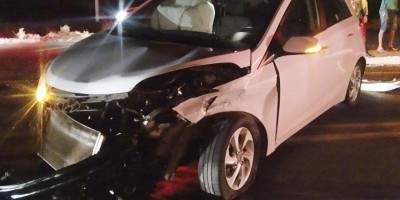 Grave colisão entre dois carros é registrado na BR-364, no trevo de acesso a Rolim de...