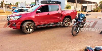 Moto e caminhonete se envolvem em acidente na av. Norte Sul em Rolim de Moura