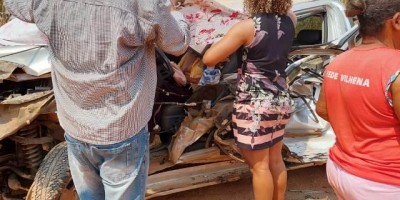 Acidente entre duas caminhonetes deixa vítima presa nas ferragens em distrito de Cacoal;...