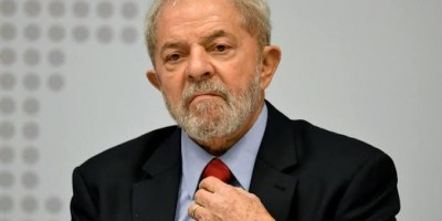 Lula diz que, se eleito, vai ‘regular’ a imprensa e a internet