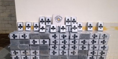 Polícia apreende 510 tabletes de cocaína dentro de carreta; Drogas teriam sido...