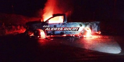 Caminhonete é totalmente destruída por fogo na zona rural de Alto Alegre