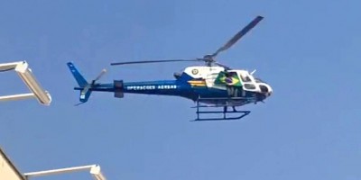 Após professora criticar conduta de Bolsonaro, helicóptero da PM sobrevoa escola com...