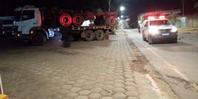 Adolescente de 15 anos morre após bater moto em caminhão no centro de Espigão do Oeste
