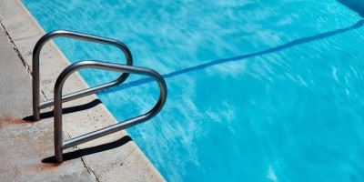 Homem morre afogado em piscina de clube durante confraternização