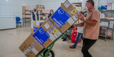 Rondônia recebe mais de 100 mil doses de vacina contra covid-19