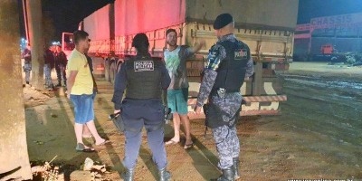 Jaru: Motorista de Bi trem avança bloqueio sobre a Ponte do Rio Jaru, e por pouco não...