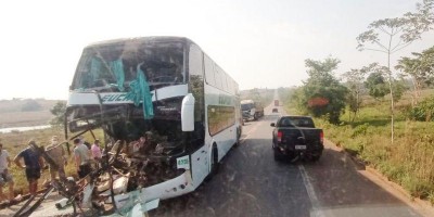 Pimenta Bueno: Acidente envolvendo três veículos na BR-364 deixa pelo menos seis...
