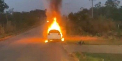 Motorista com sinais de embriagues é salva por testemunhas após carro pegar fogo em...