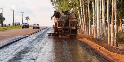 Ciclovia recebe primeiros materiais asfálticos em Rolim de Moura