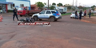 Acidente entre moto e carro deixa uma pessoa ferida em Rolim de Moura