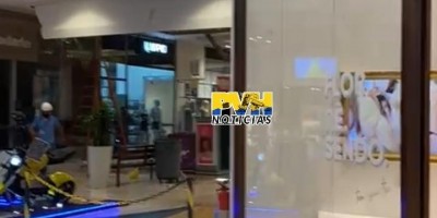 Parte do forro do Porto Velho Shopping desaba com vazamento de água; veja o vídeo