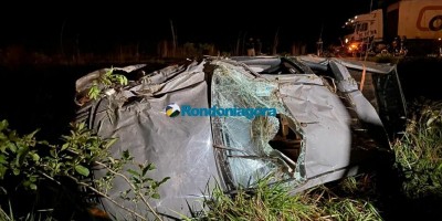 Quatro pessoas ficam feridas após capotamento na BR-364 em Porto Velho
