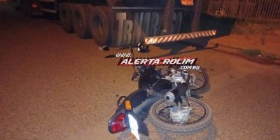 Motociclista colide na traseira de caminhão estacionado, em Rolim de Moura